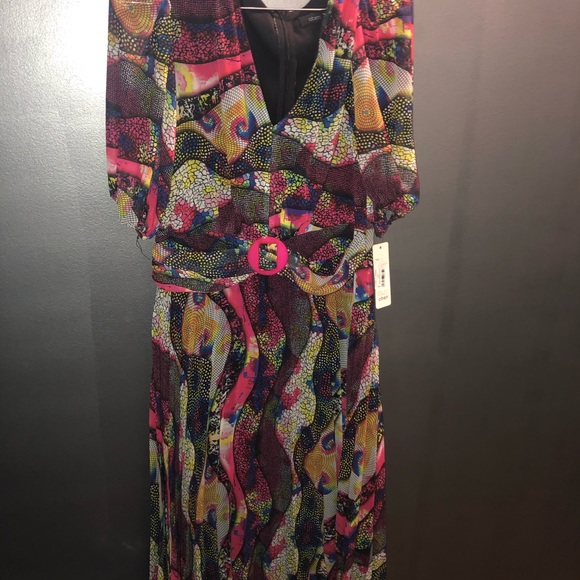 Dresses - Picture 3 of 4